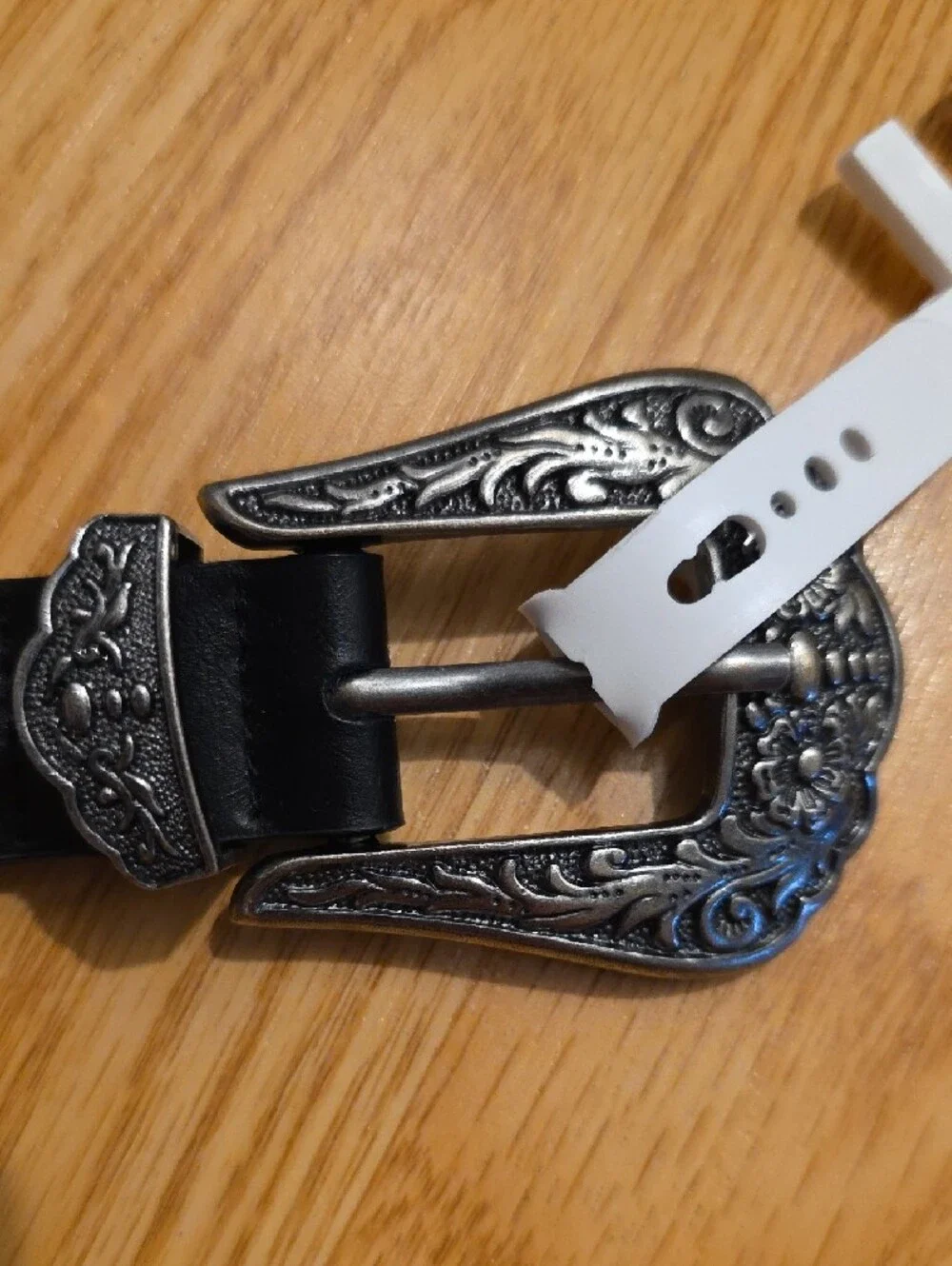 Jessica Simpson Black Leather Belt with Western Style Silver-Tone Buckle